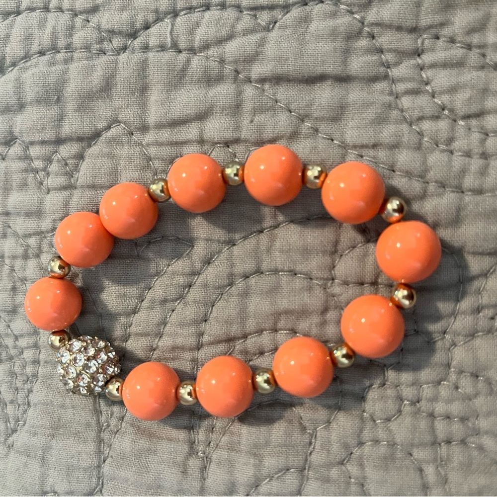 Peach and gold round bead bracelet